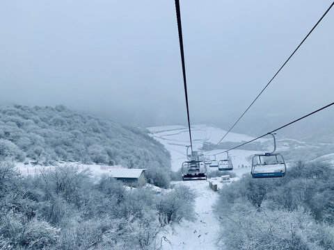 九鼎雪山滑雪场
