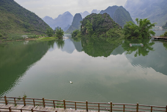 风景水面倒影