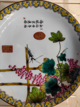 中国瓷器满枝果连衣