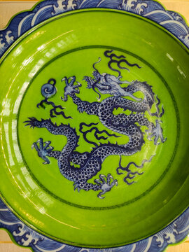 中国瓷器绿釉青龙