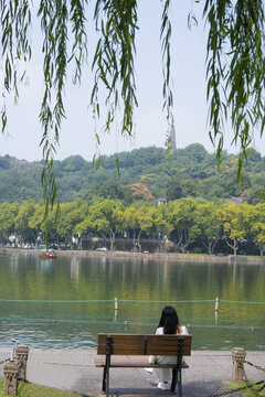 西湖岸边风光