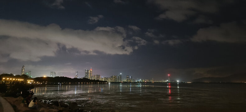 夜晚时分的深圳湾公园