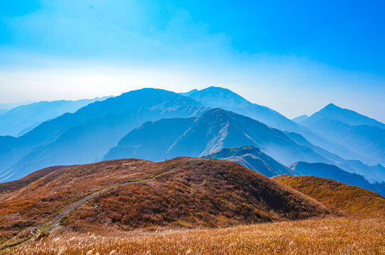 高山秋景