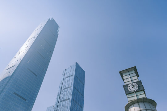 南京河西中央公园高楼与时钟