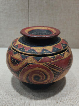 彝族漆器木钵盖碗