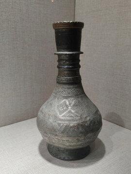 维吾尔族錾花铜壶