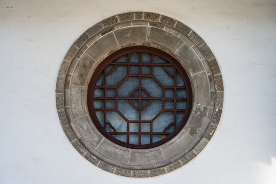 圆形木窗