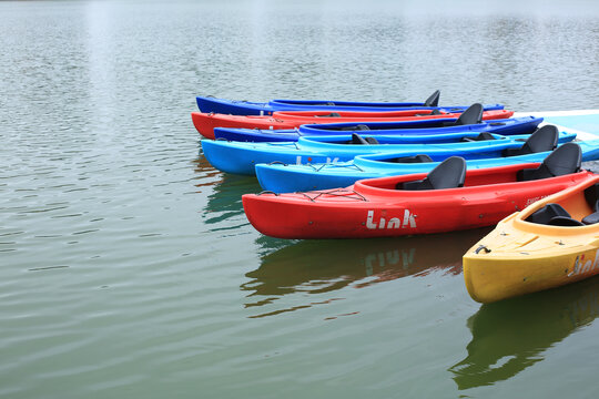 湖中皮划艇