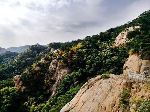 奇峰峭石