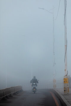 大雾中的街道