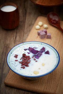 紫薯红豆莲子西米椰奶