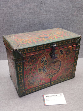 藏族彩绘吉祥纹木箱