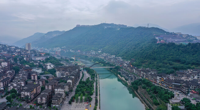 贵州茅台镇赤水河美酒河全景图