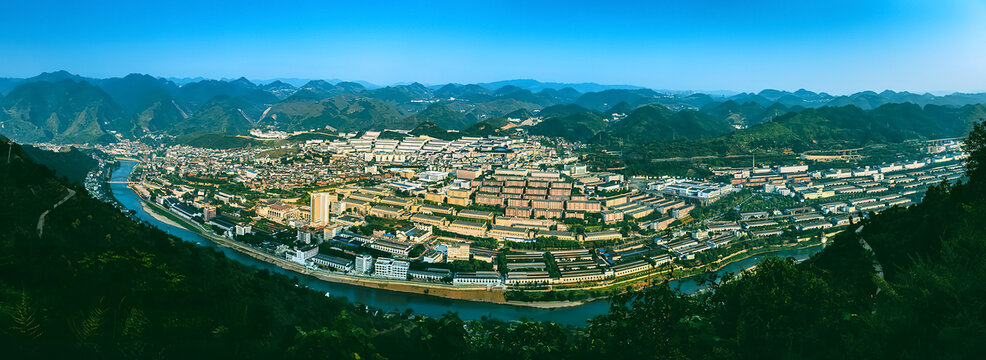 贵州茅台镇赤水河美酒河全景图