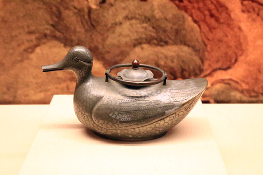 鸭形锡茶壶
