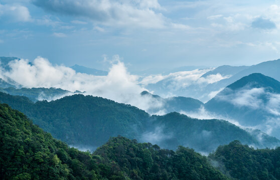 山川山脉森林云雾缭绕自然风光