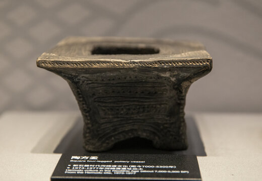 新石器时代陶方盂