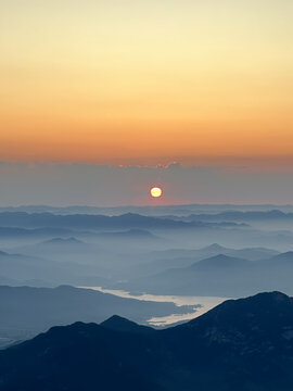 泰山日出云海