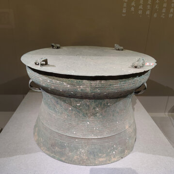 东汉飞鸟纹铜鼓