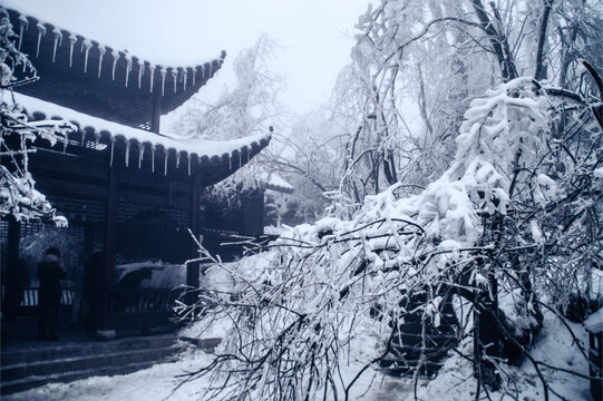 张家界天门山雪景