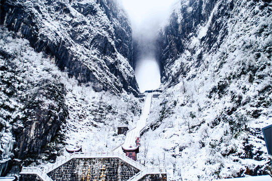 张家界天门山雪景