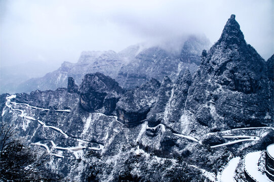 张家界天门山雪景