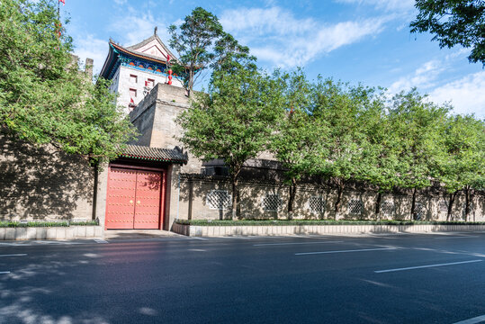 中国西安城墙古建筑道路背景