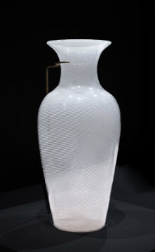 清代缠丝纹玻璃花瓶