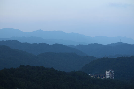 山脉群峰天地一线