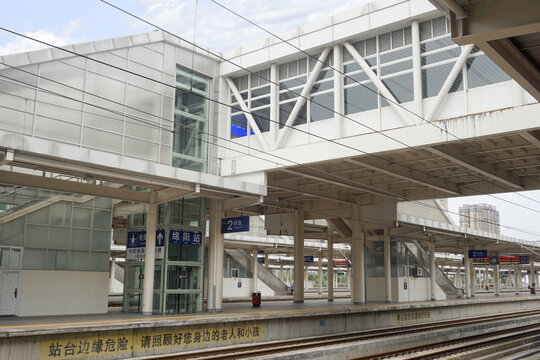 绵阳站高铁站台