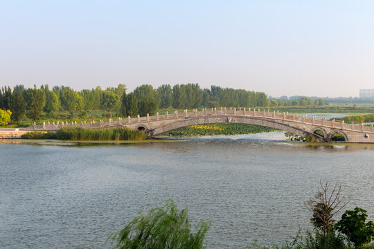 广府古城护城河拱桥