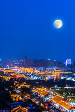 中国西安大雁塔景区夜景