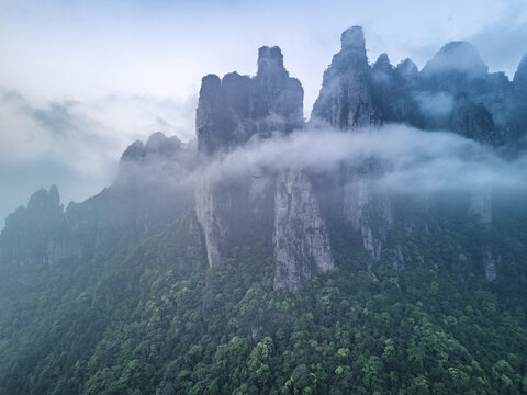 广西来宾金秀大瑶山悬崖峭壁