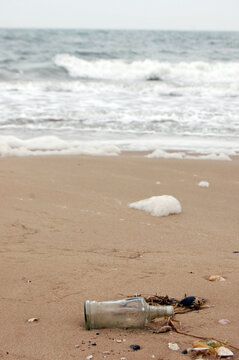 沙滩上的漂流瓶