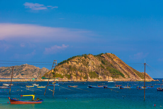 海岛岛屿大海深海孤岛渔船海滩