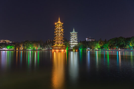 桂林日月双塔夜景