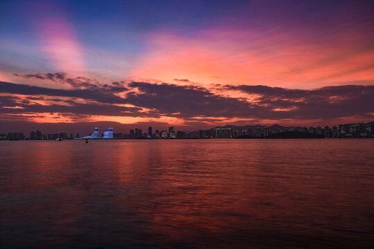 厦门海湾黄昏夜景