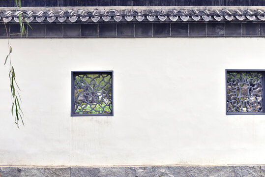 中式青瓦白墙围墙