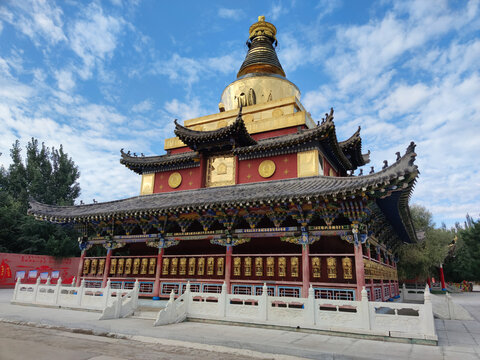 藏族寺庙转金塔