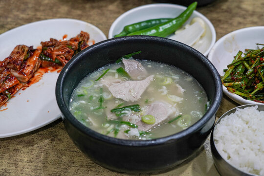 猪肉汤饭汤泡饭韩国料理美食