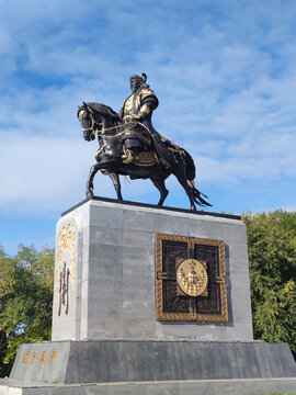 成吉思汗骑马侧面雕像