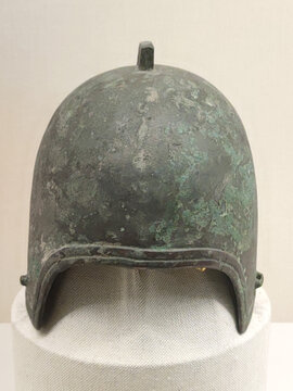 战国时期头盔青铜器