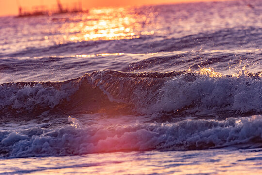 日出海浪