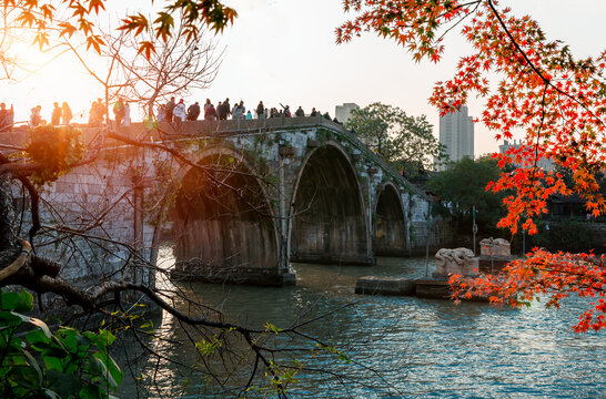 杭州拱宸桥秋色