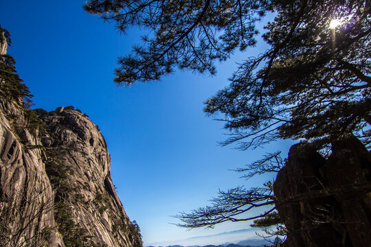 黄山峭壁风光