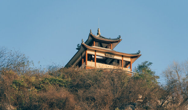 柳州驾鹤山山顶的中式凉亭