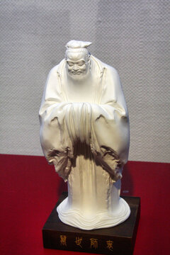 孔子白瓷塑像