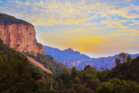 夕阳山景