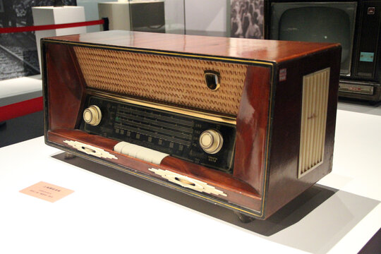 20世纪50年代上海牌收音机