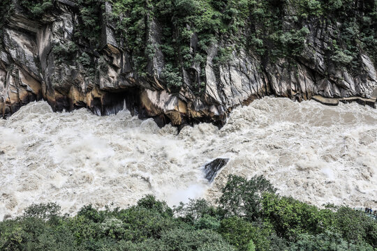 云南香格里拉虎跳峡